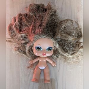 2004 MGA Entertainment Bratz Babyz Doll Brown Hair No Clothes